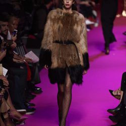 Abrigo de piel de Jorge Vázquez de la campaña otoño/invierno 2018/2019 en la Madrid Fashion Week