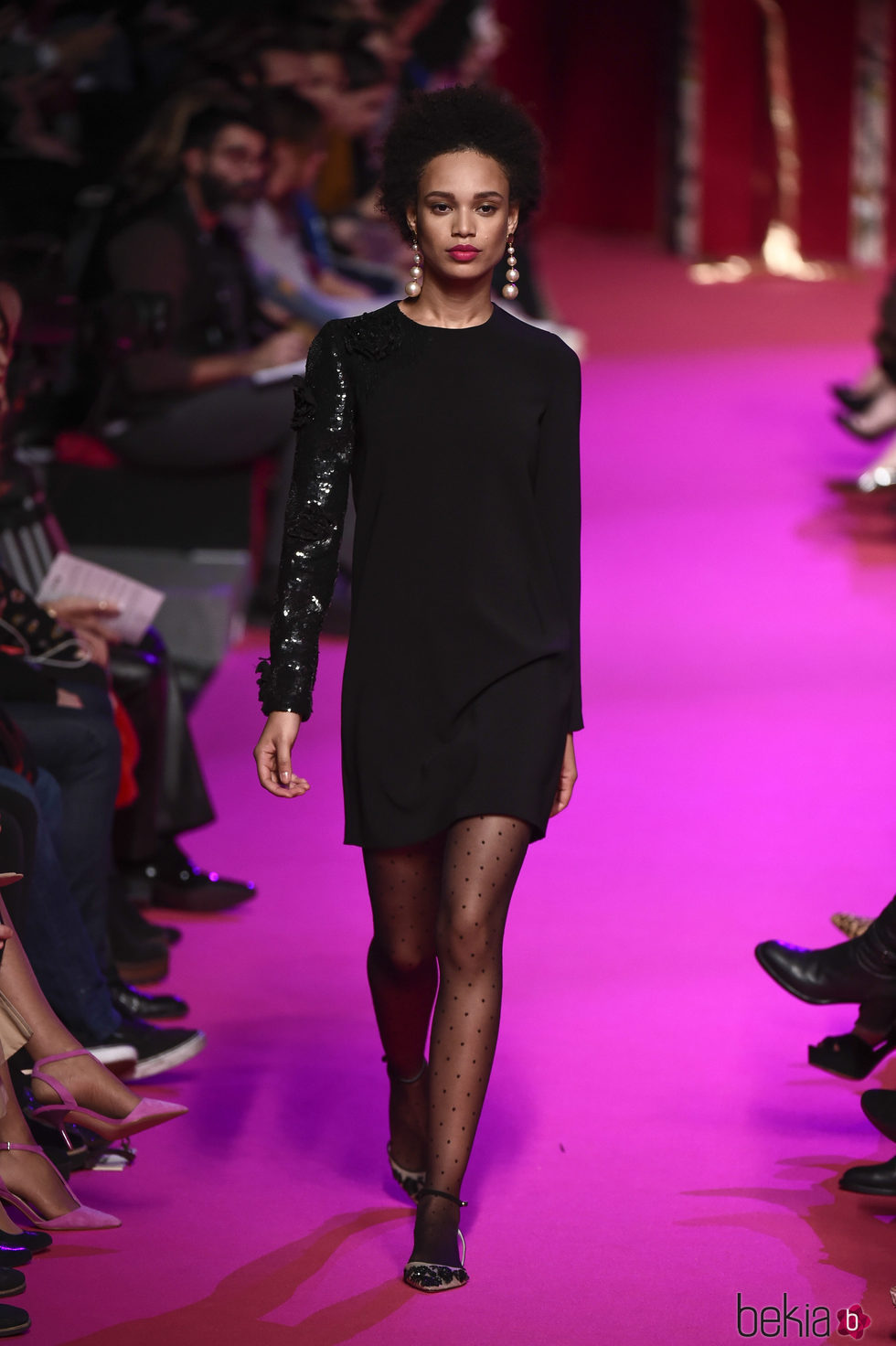 Vestido negro de Jorge Vázquez de la colección otoño/invierno 2018/2019 en la Madrid Fashion Week