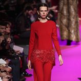 Mono rojo de Jorge Vázquez de la colección otoño/invierno 2018/2019 en la Madrid Fashion Week