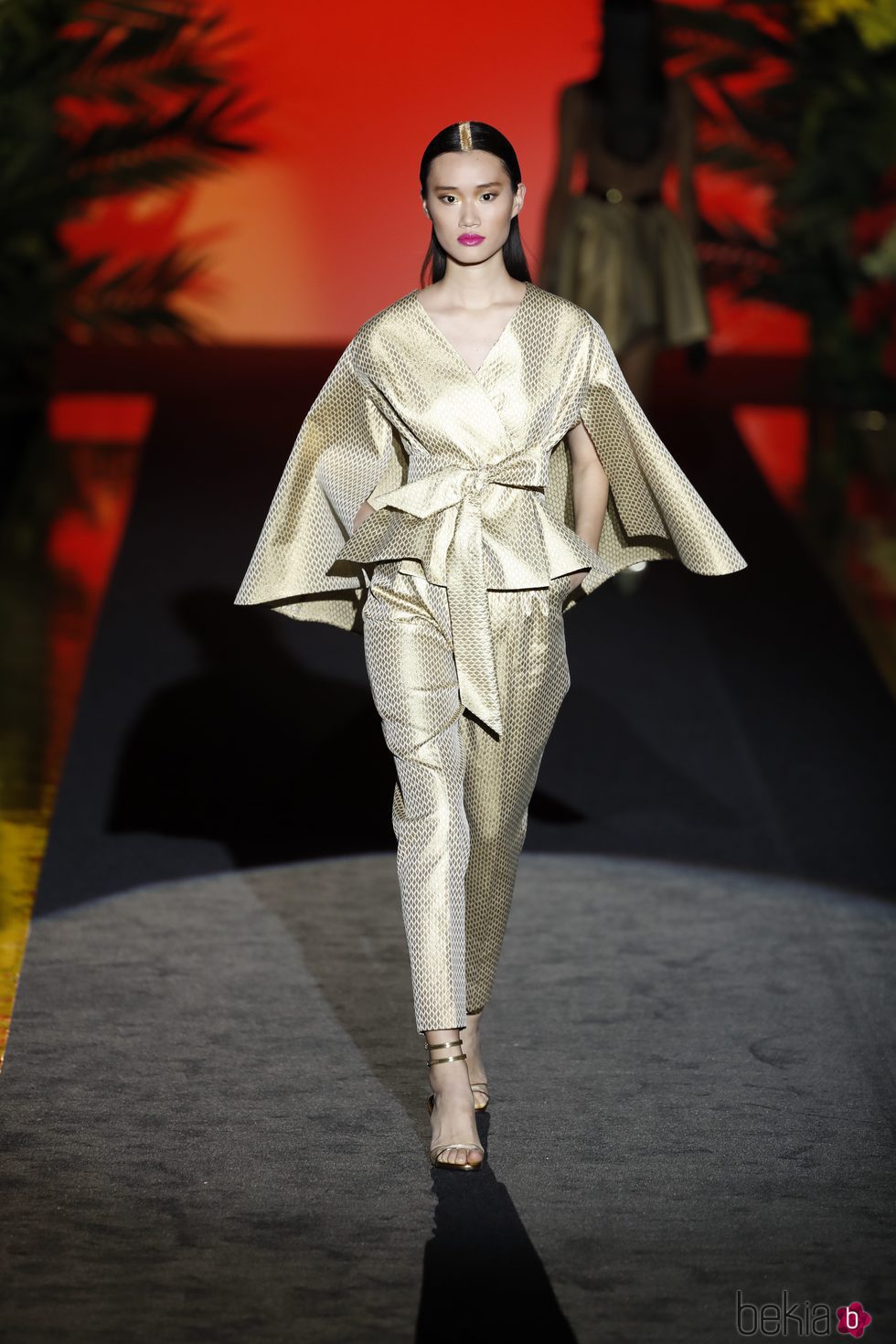 Traje con estampado japonés de Hannibal Laguna de la coleción Orient Bloom en la Madrid Fashion Week