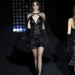 Vestido corto negro    Ana Locking otoño/invierno 2018/2019 en la Madrid Fashion Week
