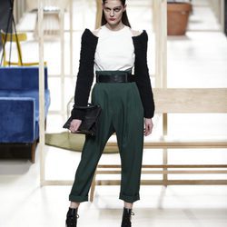 Pantalón verde oliva de Juanjo Oliva otoño/invierno 2018/2019 en la Madrid Fashion Week