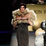 Vestido dorado de Ion Fiz colección otoño/invierno 2018/2019 en Madrid Fashion Week