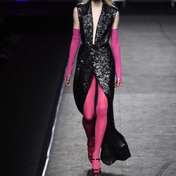 Vestido negro de lentejuelas e Juana Martín colección otoño/invierno 2018/2019 en Madrid Fashion Week