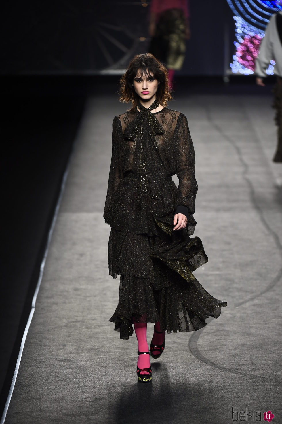 Vestido negro de volantes de Juana Martín colección otoño/invierno 2018/2019 en Madrid Fashion Week
