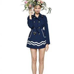 Gabardina anudada a la cintura de la línea Sailor de la colección 'Unexpected' de Desigual temporada primavera/verano 2018