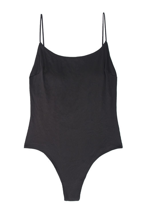Traje de baño negro liso de la colección Beachwear SS18 de Oysho