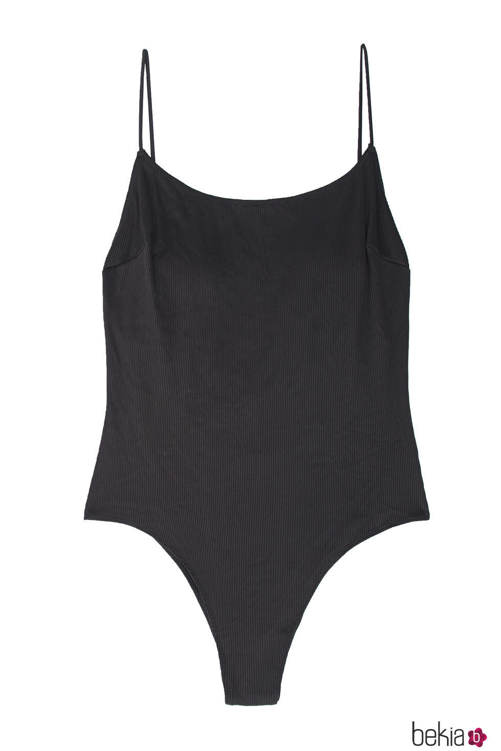 Traje de baño negro liso de la colección Beachwear SS18 de Oysho