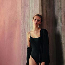 Body negro con la espalda cruzada de la colección de Oysho primavera/verano 2018