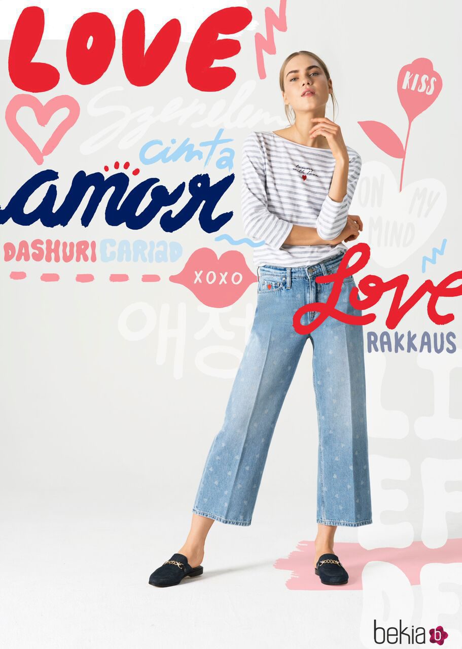 Jeans anchos con corazones all-over de la colección TommyXLove para San Valentín de Tommy Hilfiger