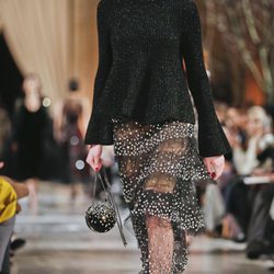 Falda transparente con volantes  de la colección de Oscar de la Renta otoño/invierno 2018 en la Nueva York Fashion Week