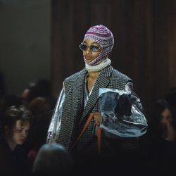 Blazer sin mangas de cuadros de la colección Calvin Klein otoño 2018 en la Nueva York Fashion Week