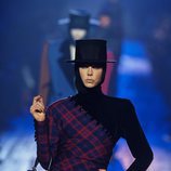 Vestido de cuadros azul y rojo de Marc Jacobs para otoño 2018 en la Nueva York Fashion Week