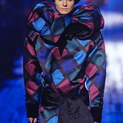 Vestido de cuadros con el cuello de payaso de Marc Jacobs para otoño 2018 en la Nueva York Fashion Week