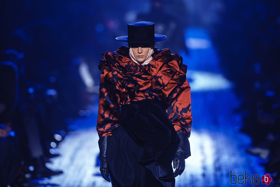 Blusa roja con volantes de Marc Jacobs para otoño 2018 en la Nueva York Fashion Week