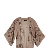 Kimono con estampado floral en tonos nude de la colección de Dándara 2018