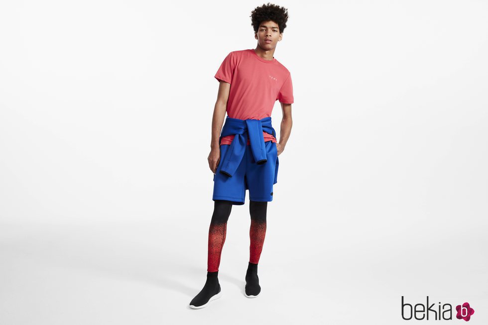 Camiseta roja y short azul marino de la colección Asos 4505 de Asos activewear