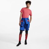 Camiseta roja y short azul marino de la colección Asos 4505 de Asos activewear