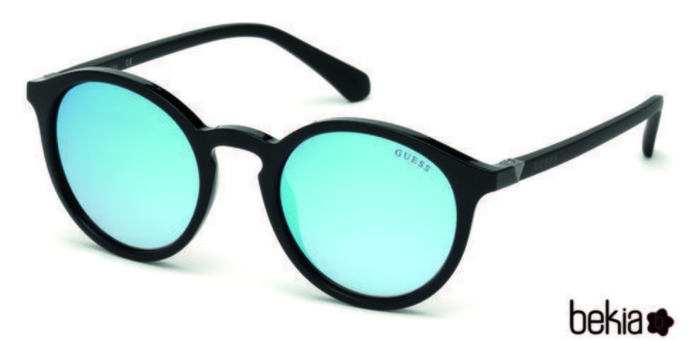 Gafas de sol con forma pantos azules  de la colección de Guess SS18