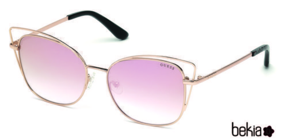 Gafas de sol con forma de pantos rosas  de la colección de Guess SS18