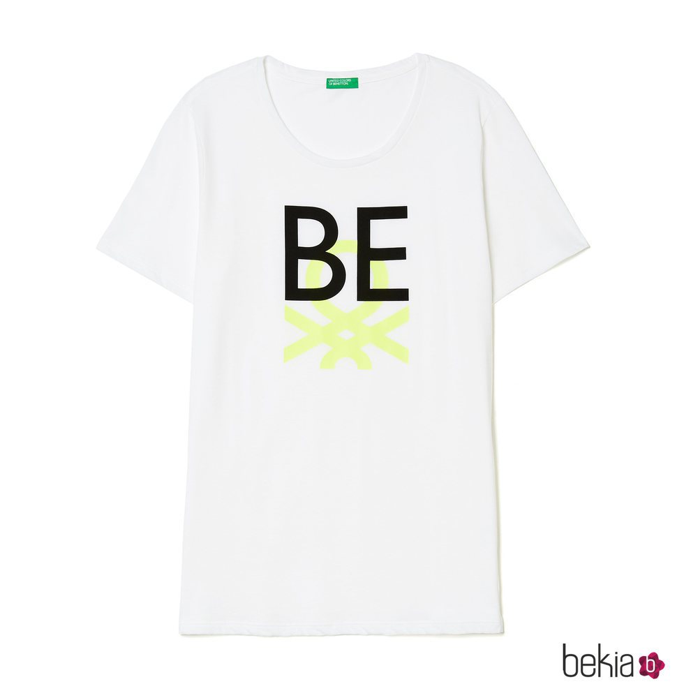 Camiseta blanca con mensaje Be de United Colors Of Benetton de la colección para primavera/verano 2018
