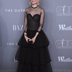 Jennifer Johnson con un vestido negro en los Premios Mejores Diseñadores 2018