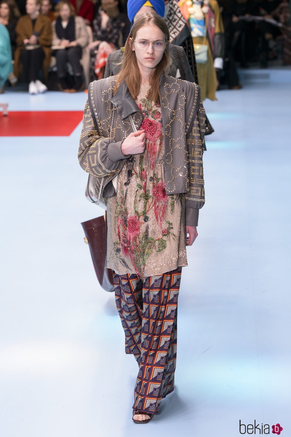 Blusa con estampados florales y pantalones anchos de Gucci otoño/invierno 2018/2019 en la Milan Fashion Week