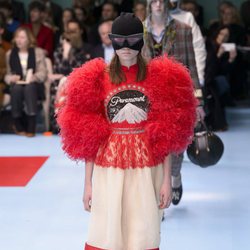 Desfile de Gucci en búsqueda de la identidad para otoño/invierno 2018/2019 en la Milan Fashion Week