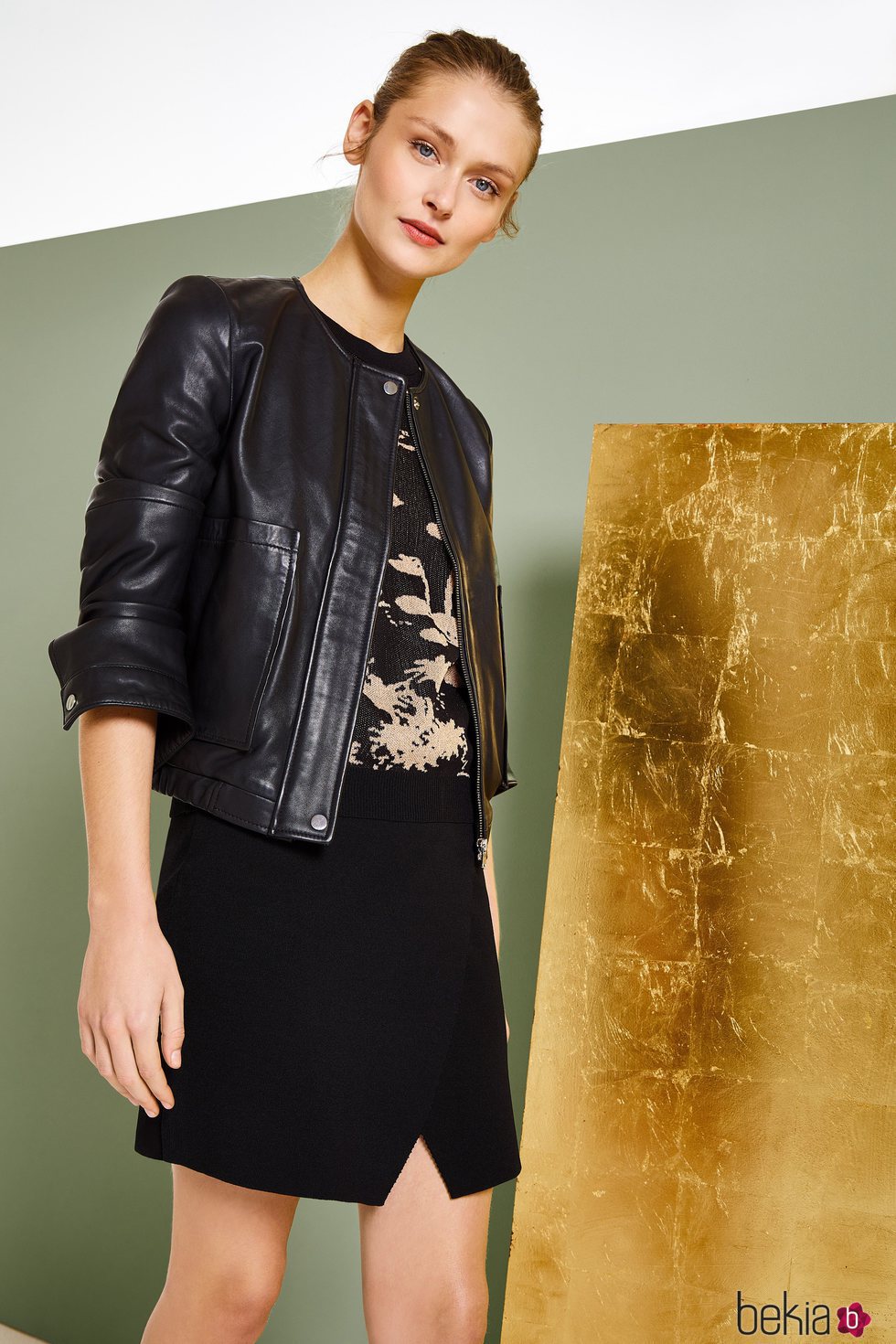 Falda negra con chaqueta de piel de la colección primavera/verano 2018 de Trucco