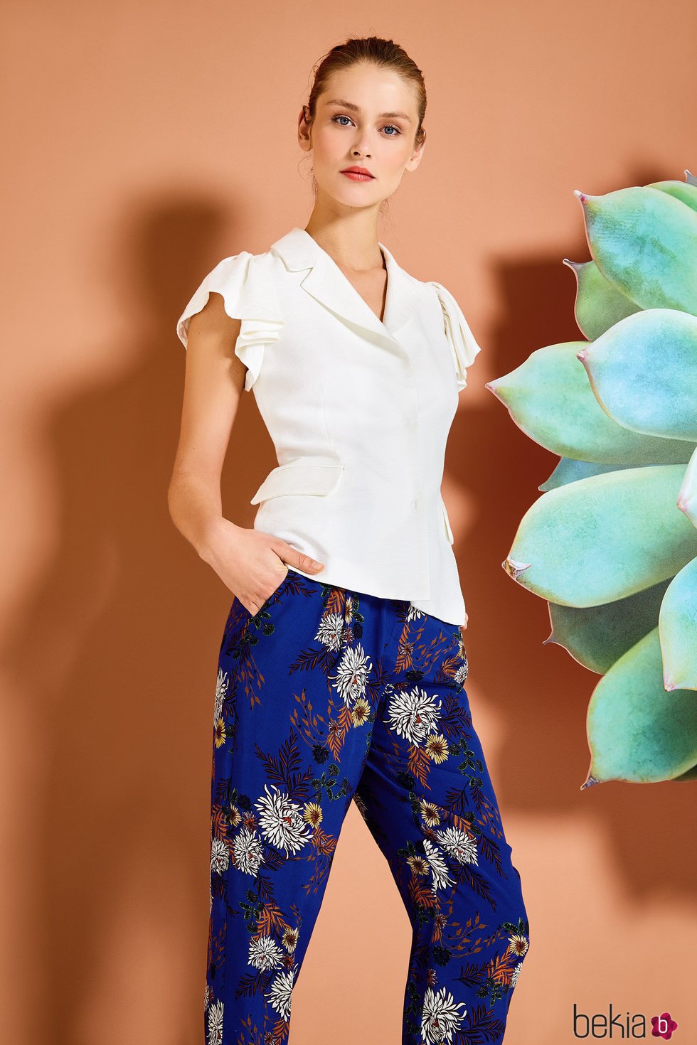 Pantalón print floral con camisa de la colección primavera/verano 2018 de Trucco