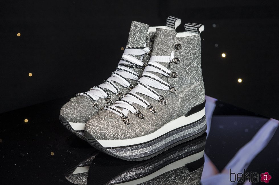 Zapatillas de bota con plataforma en tonos grises con brillante de Hogan para el próximo Otoño/Invierno 2018