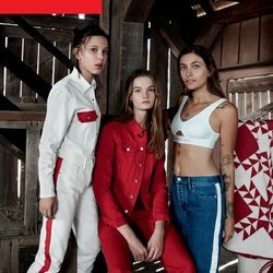 Paris Jackson, Millie Bobby Browns y Lulu Tenney posando para  la colección de Calvin Klein #MYCALVINS para primavera 2018