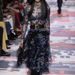 Blusa transparente con estampados florales de Dior otoño/invierno 2018/2019 en la Paris Fashion Week