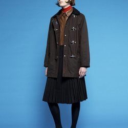 Abrigo negro con cuatro broches  de Fay para  el otoño/invierno 2018