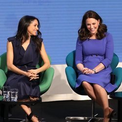 Meghan Markle y Kate Middleton con dos looks opuestos en el I Forum de la Royal Fundation