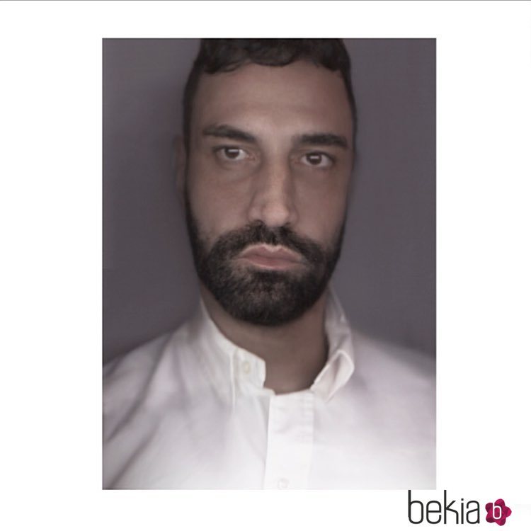 Riccardo Tisci con una camisa blanca anunciado por Instagram que es el nuevo director creativo de Burberry 2018