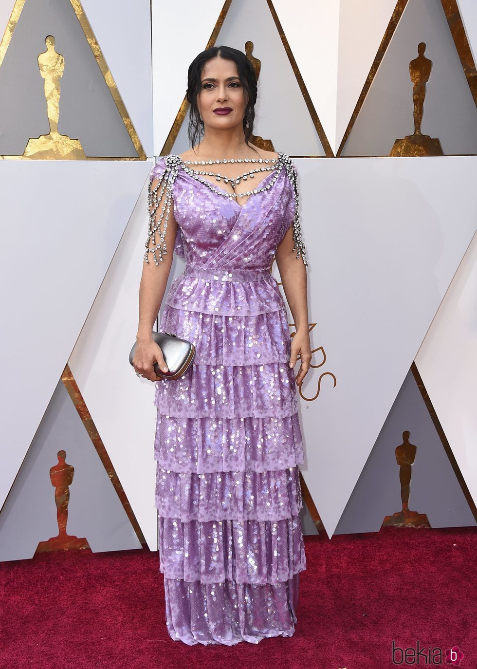 Salma Hayek vestida de Gucci en la alfombra roja de los Premios Oscar 2018