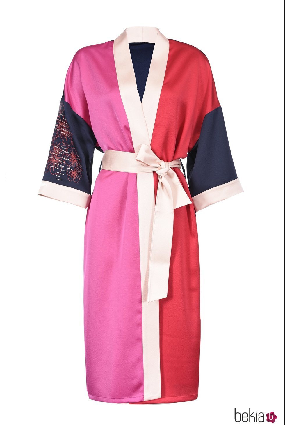 Kimono maxi azul marino, rosa y rojo de la nueva colección de Pinko de kimonos