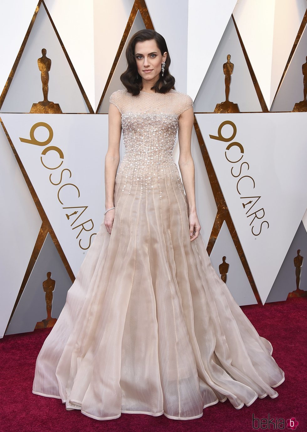 Allison Williams un vestido largo en color nude con brillantes en Oscars - en Bekia Moda