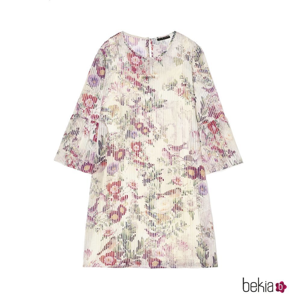 Vestido corto con estampado de flores de la nueva colección Primavera/Verano 2018 de Sisley