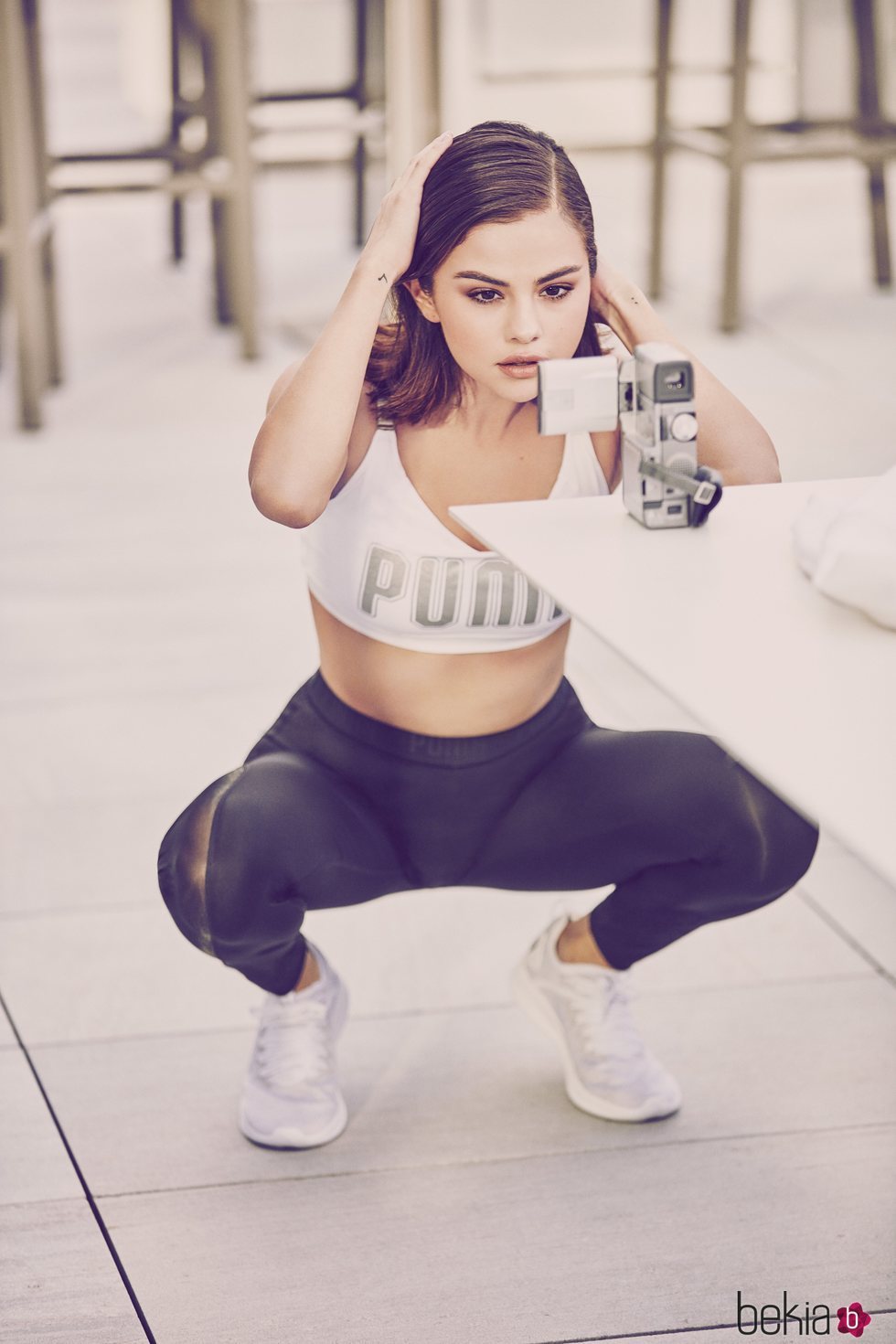 A tientas Acurrucarse colección Selena Gomez posa con las zapatillas de Puma Ignite flash de Puma para la  primavera/verano 2018 - Foto en Bekia Moda