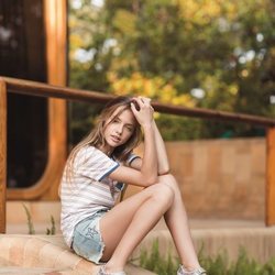 Zapatilla deportiva con agujeros y purpurina para niña de la nueva colección primavera/verano 2018 de Gioseppo