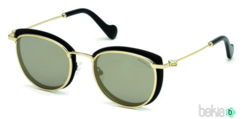 Gafas doradas y negras con el cristal claro de la nueva colección primavera/verano 2018 de Moncler