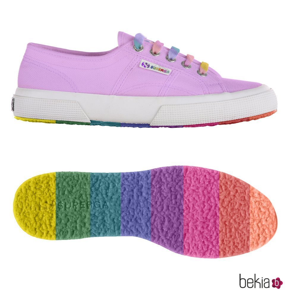 Zapatillas rosas con los cordones y la suela de colores de Superga primavera/verano 2018