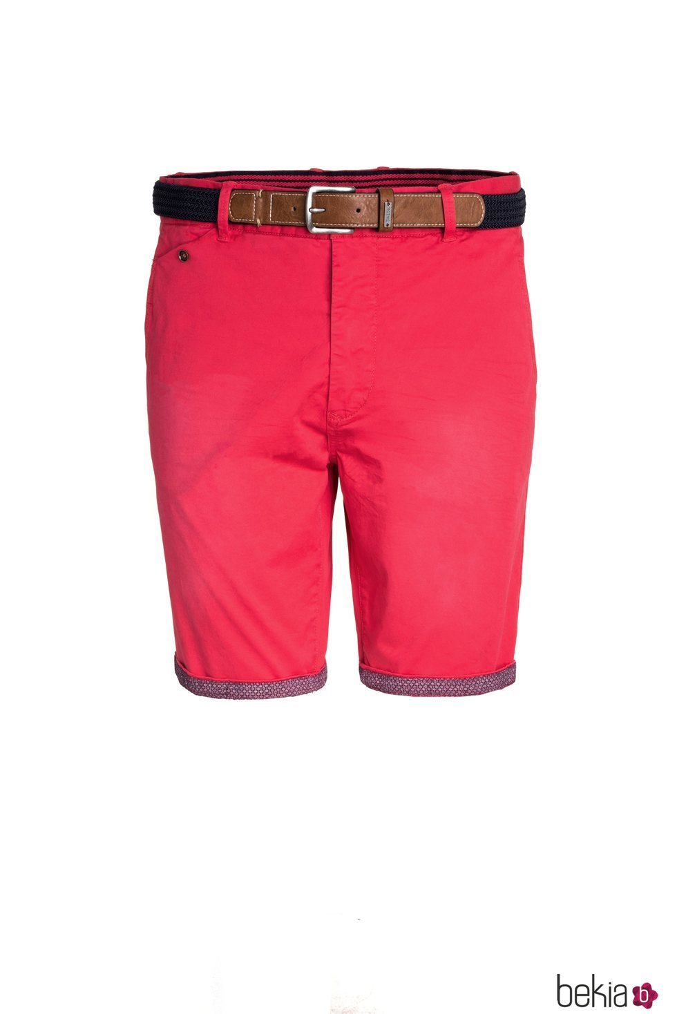 Short rojo con un cinturón marrón de Salsa para la primavera 2018