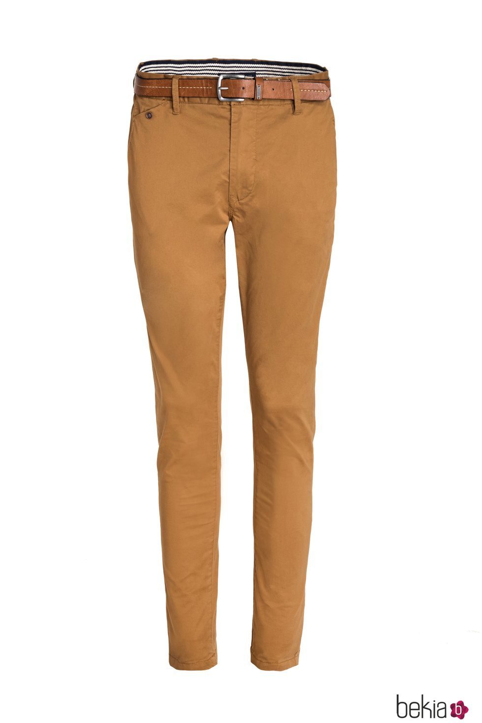Pantalón marrón combinado con un cinturón de Salsa para la primavera 2018