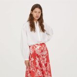 Falda roja plisada  de la nueva colección de primavera de H&M