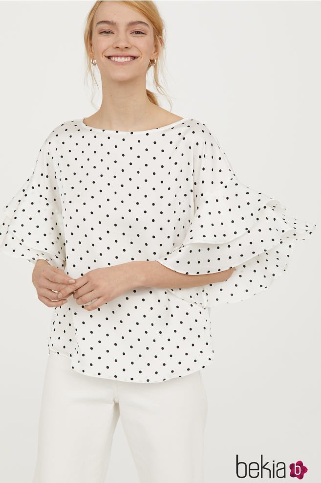 Blusa de mangas acampanadas de la nueva colección de primavera de H&M
