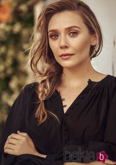 Elizabeth Olsen con una blusa nergra de la nueva colección de primavera 2018 de H&M