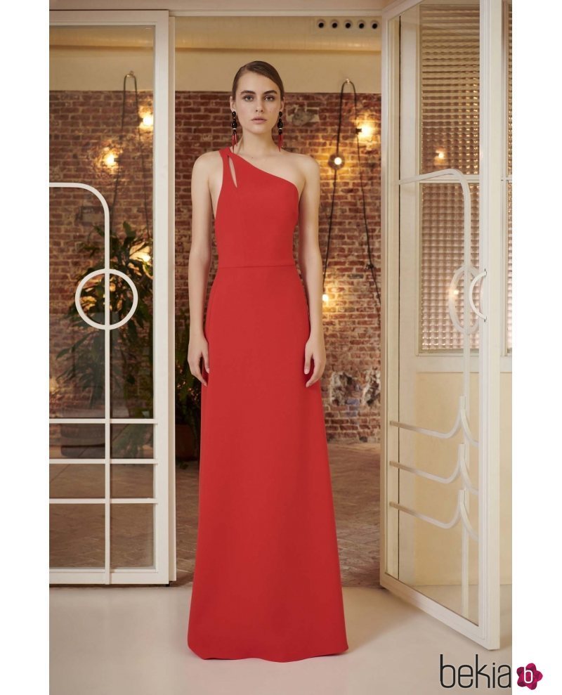 Vestido asimétrico rojo de la nueva colección primavera/verano 2018 de Dolores Promesas